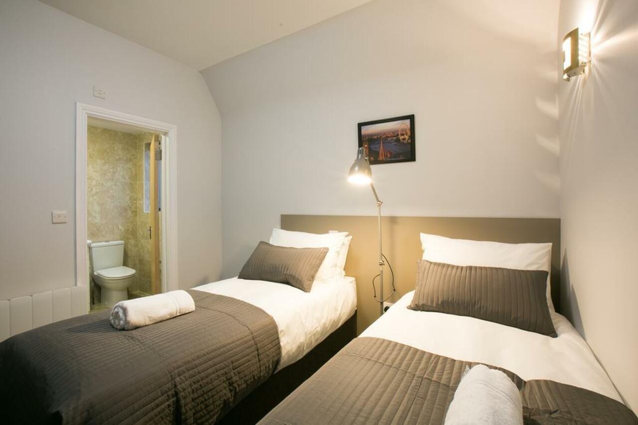 Belvilla Ilford Hill Hotel London Экстерьер фото