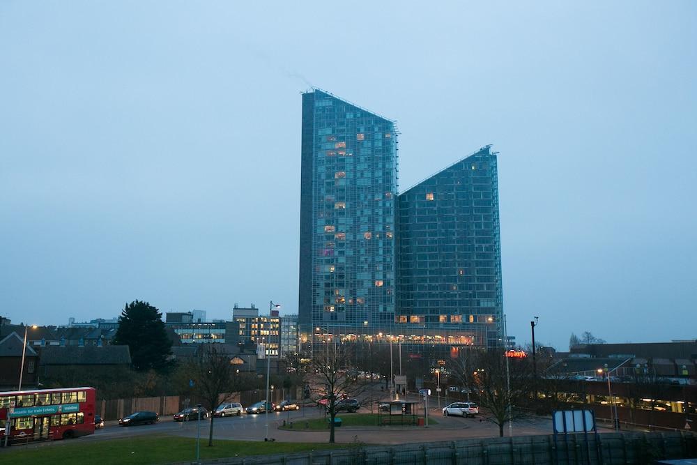 Belvilla Ilford Hill Hotel London Экстерьер фото